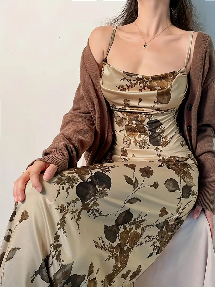 Stilla | Bodycon Kjole Med Blomsterfinish Brun Sommerkjole Med Spaghetti Stropper