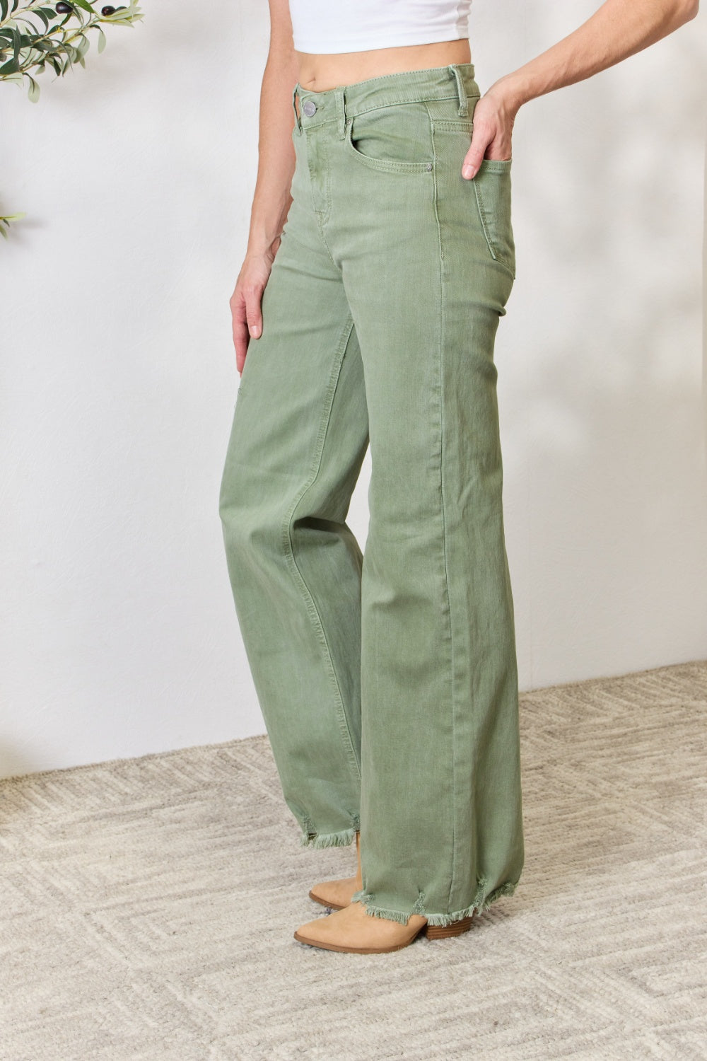 Stilla | Full Size Raw Hem Bredde Ben Jeans