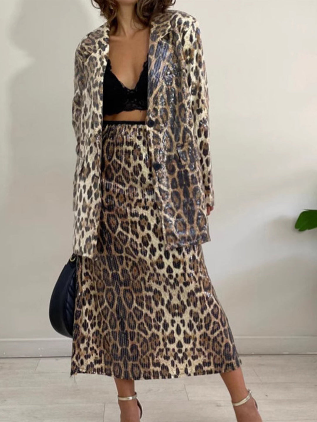 Stilla | Blazer Med Lange Ærmer og Lange Ærmer Med Slå-krave i Leopardmønster