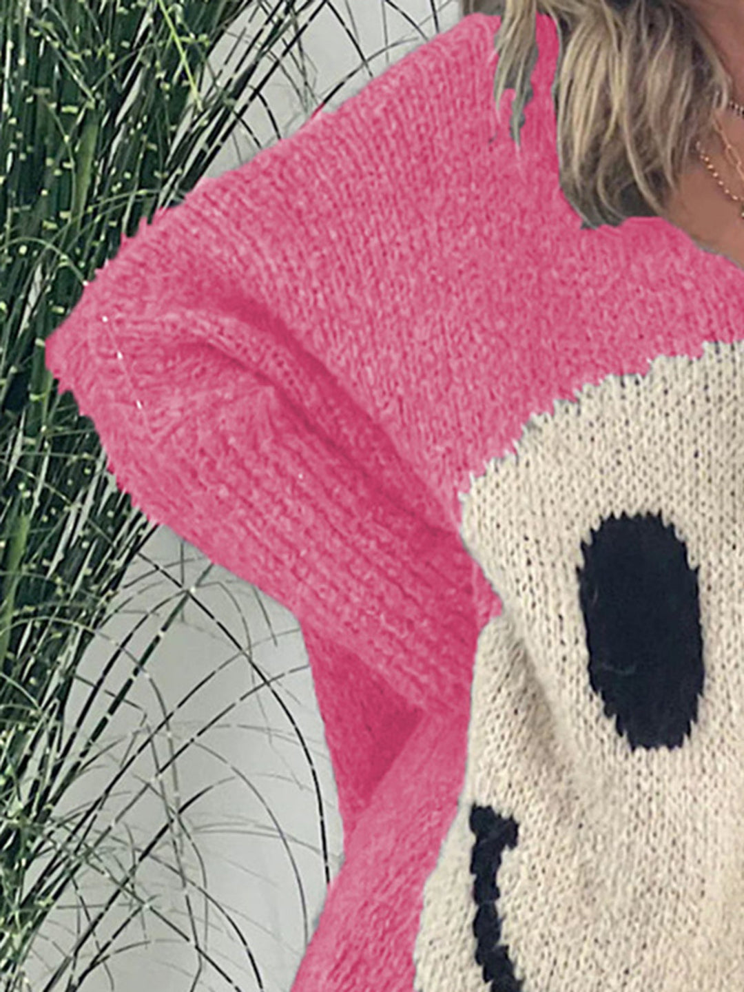 Stilla | Pullover med lange ærmer med et smilende ansigt og V-udskæring