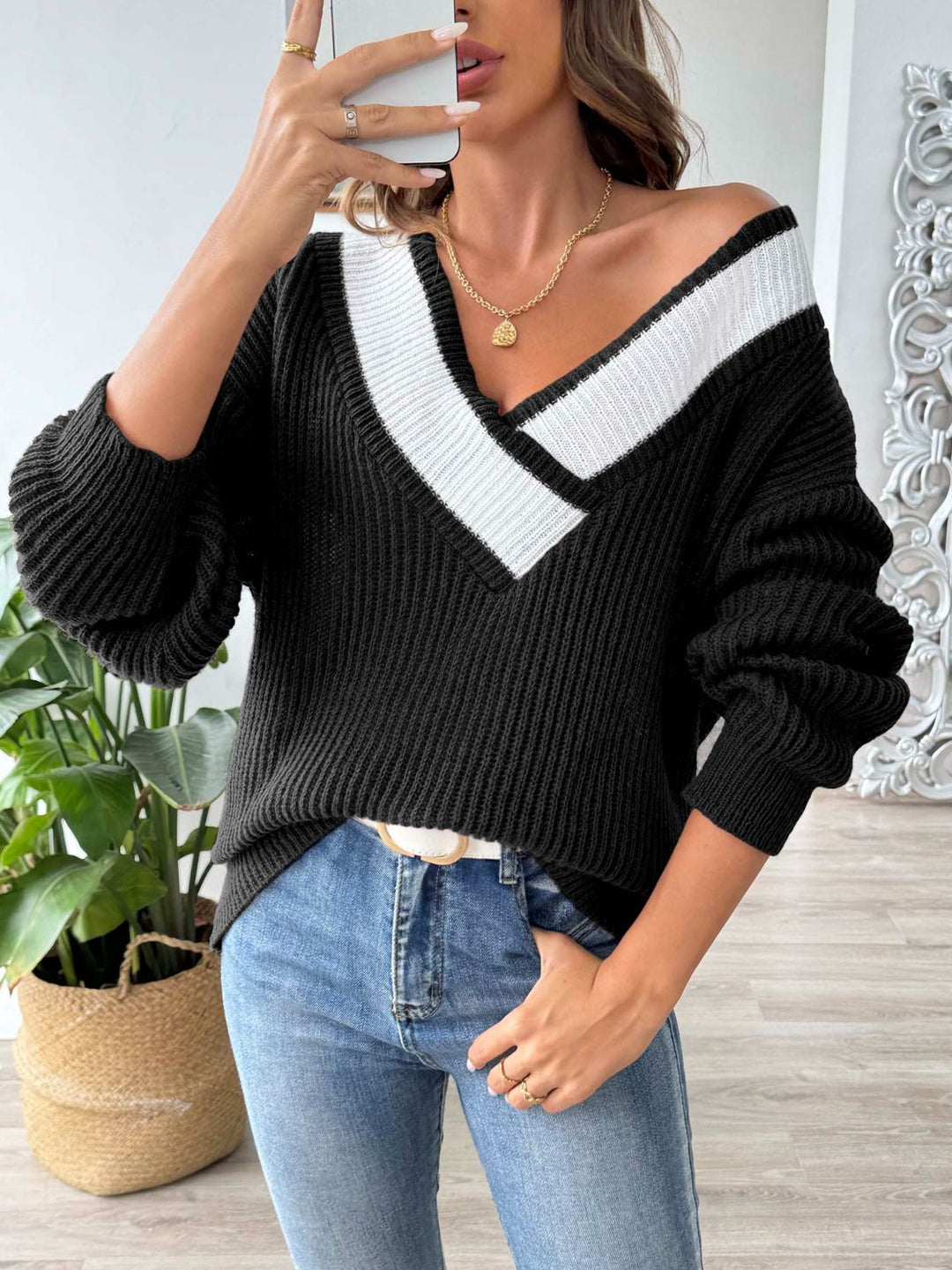 Stilla | Pullover med kontrasterende farver og afslappede skuldre