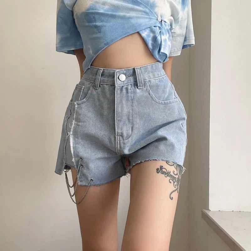 Stilla | Jeans-shorts med høj talje og kæde