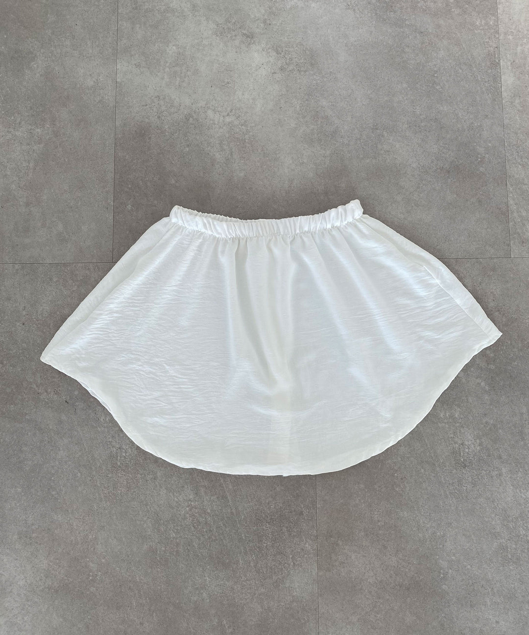 Stilla | Elegant Bluserock Hvid