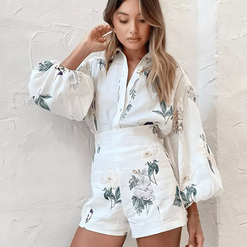 Stilla | Skjorte og shorts med delikat blomstermotiv