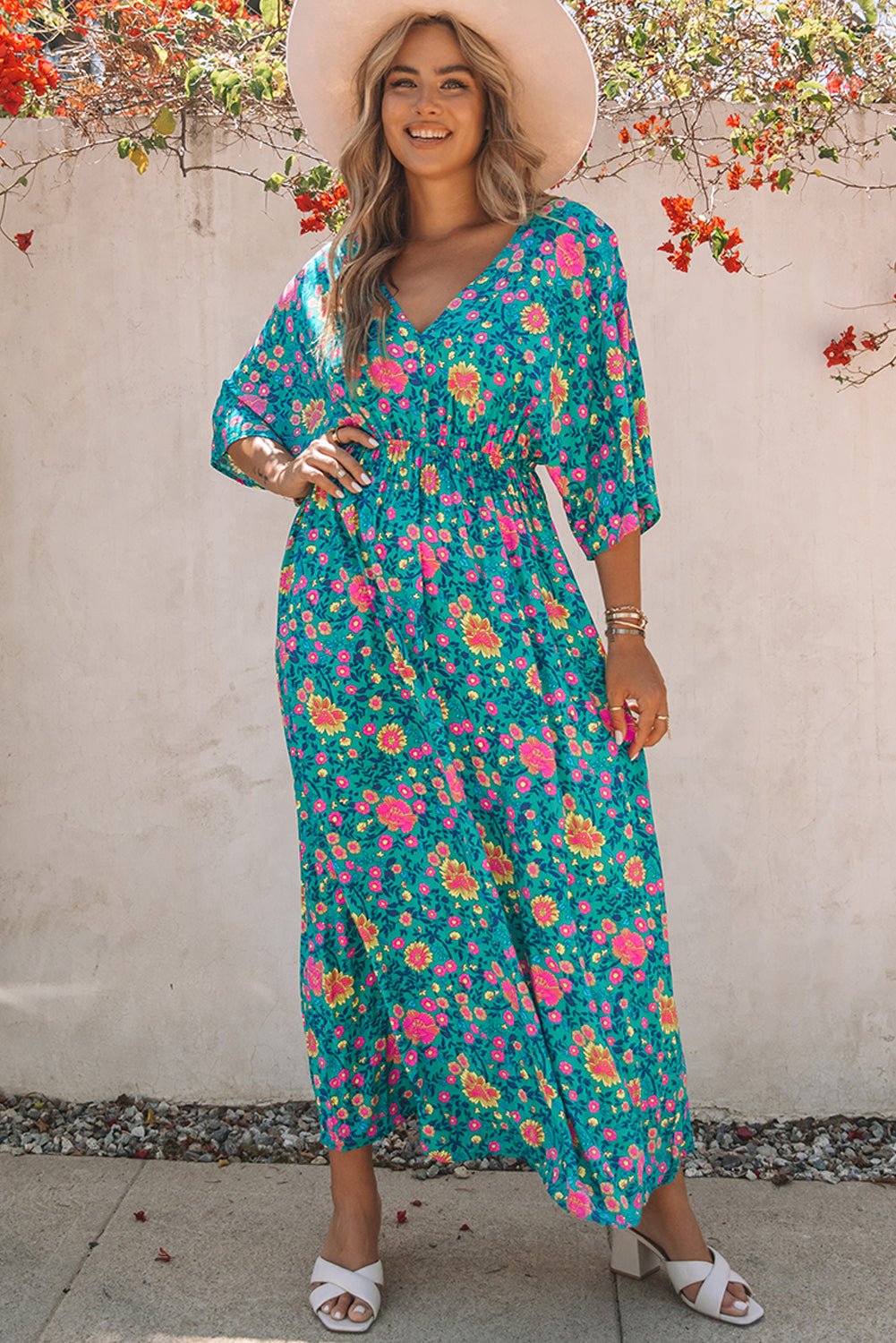 Stilla | Lang Boho Grøn Kjole Med Dyb V-hals og Blomstermønster