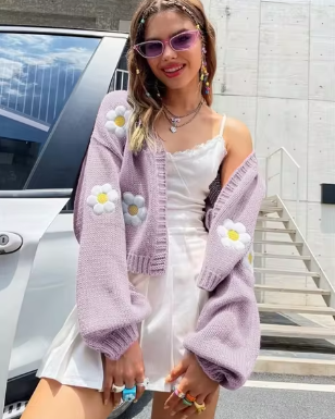 Stilla | Cardigan med stor blomster broderi