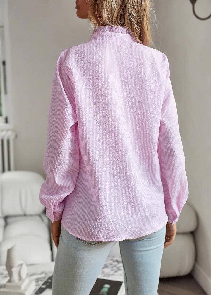 Stilla | Casual og elegant bluse med flæsedetaljer