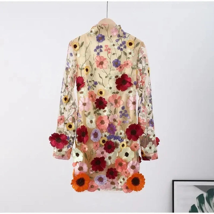 Stilla | Mini kjole med blomsterapplikationer og en gennemsigtig effekt
