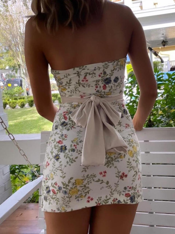 Stilla | Elegant blomsteretui kjole