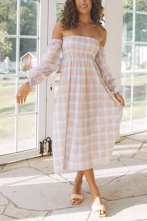 Stilla | Off Shoulder Smocked Midi Kjole