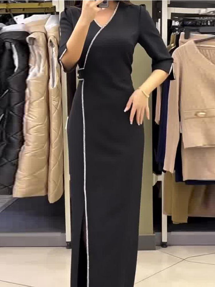 Stilla | Lange Sort Robe Med Frynse Detaljer Og Elegant Broche