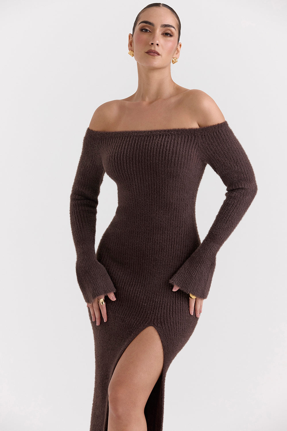 Stilla | Espresso Strikket Off Shoulder Kjole