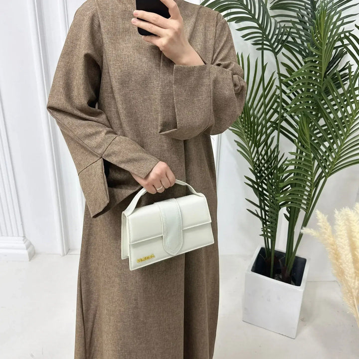 Stilla | Femme De Luxe in Linned Safiara