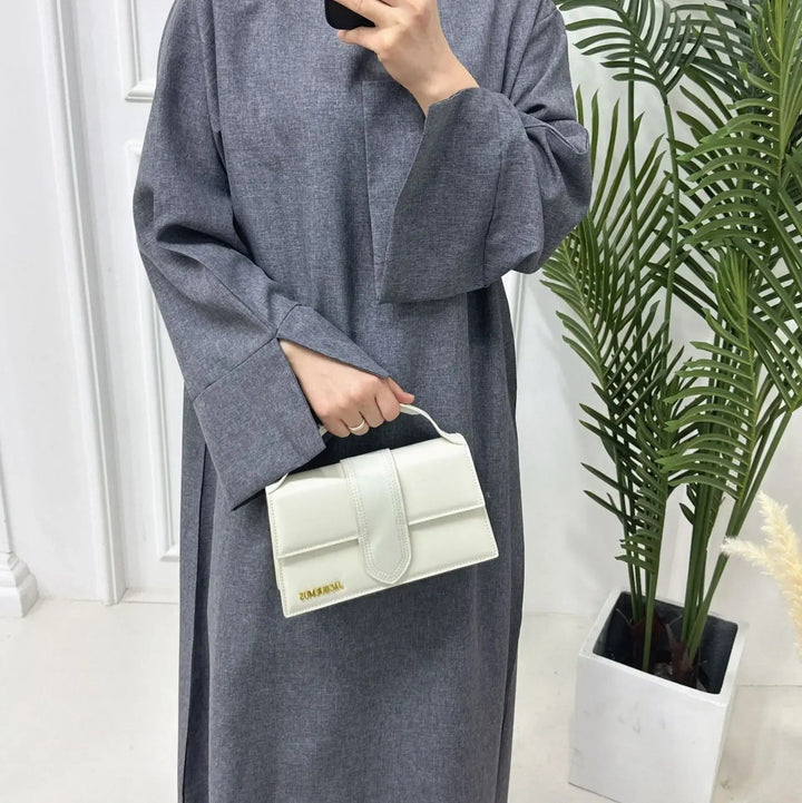 Stilla | Femme De Luxe in Linned Safiara