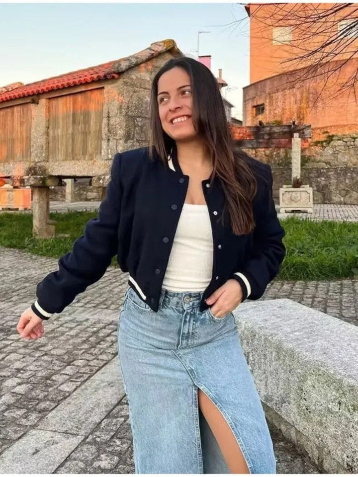 Stilla | Kort Jakke Med Minimalistisk Udseende