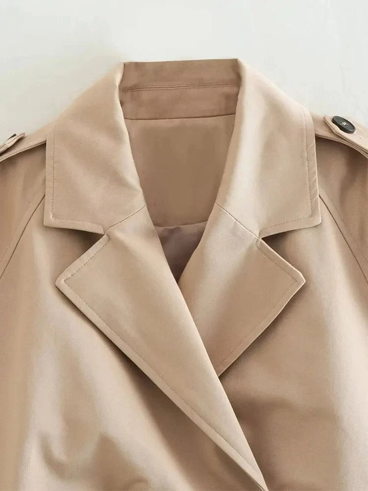 Stilla | Elegant Kort Trench