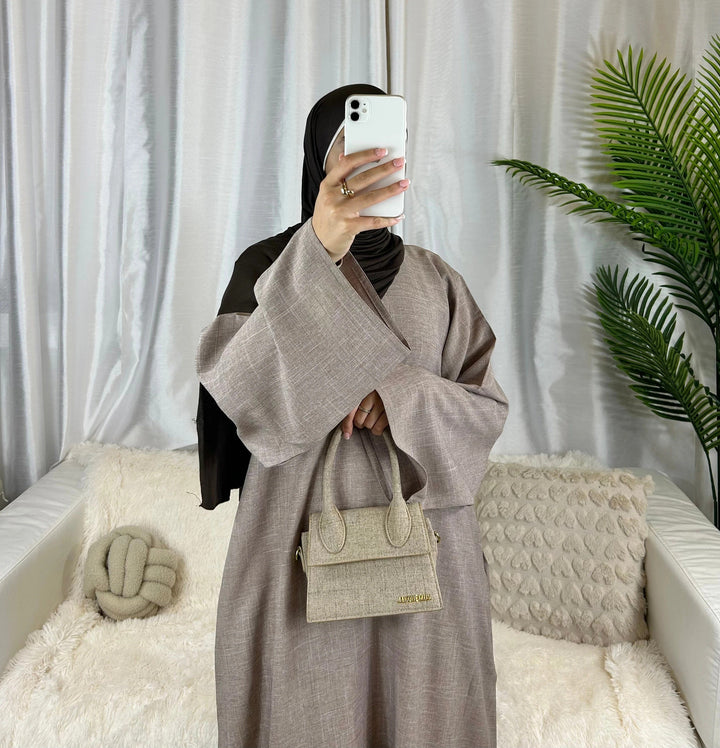 Stilla | Femme De Luxe in Linned Safiara
