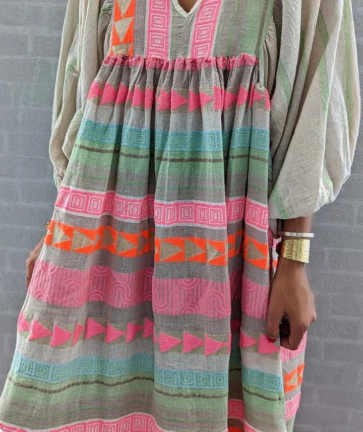 Stilla | Vibrant Løs Kjole