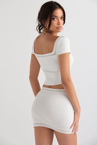 Stilla | Elfenbensfarvet Elegante Ribstrikket Top Med Mini Nederdel