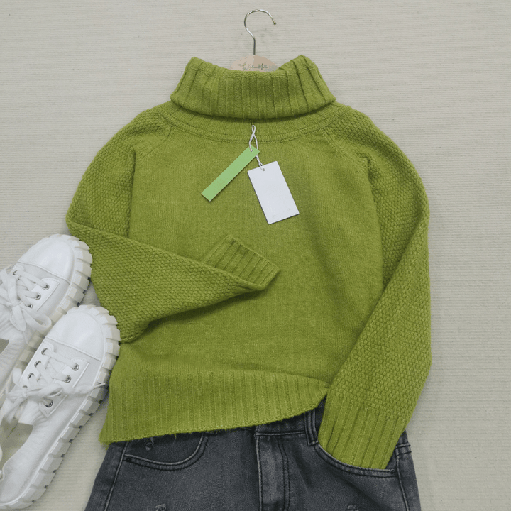 Stilla | Overdimensioneret strikket rullekravepullover i græsgrøn