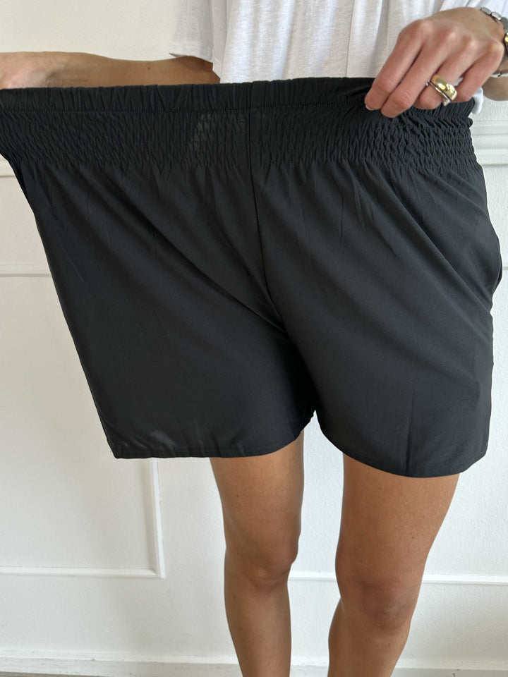 Stilla | Elastiske High Waist Shorts