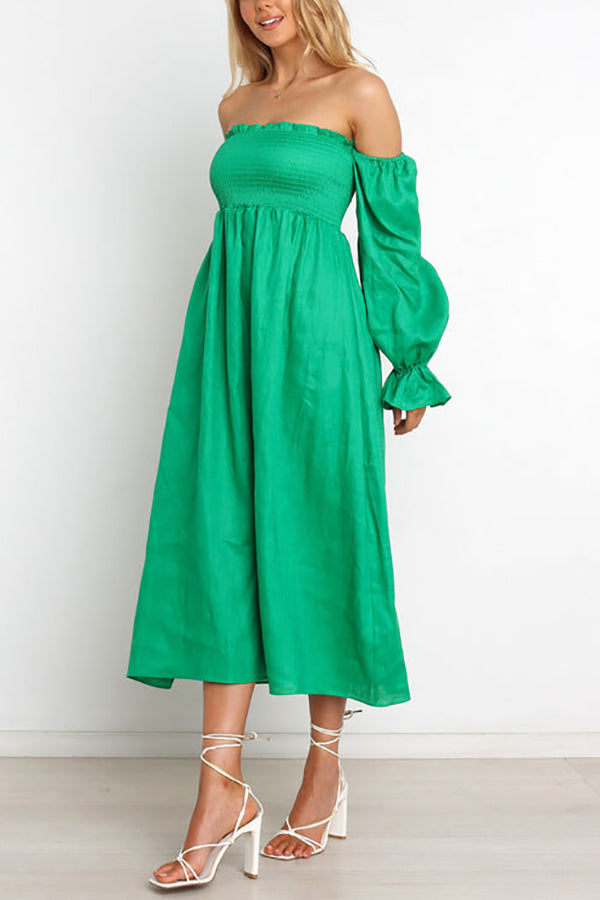 Stilla | Off Shoulder Smocked Midi Kjole