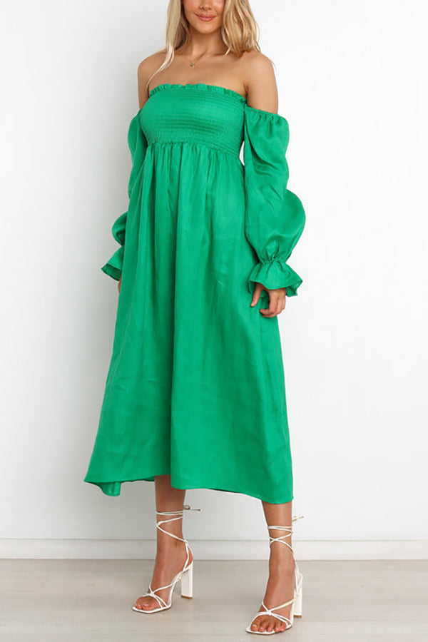 Stilla | Off Shoulder Smocked Midi Kjole