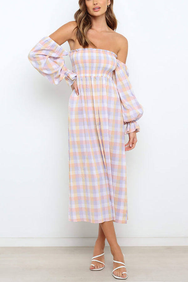 Stilla | Off Shoulder Smocked Midi Kjole
