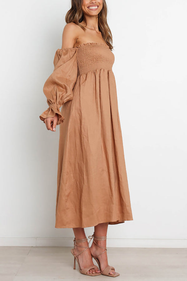 Stilla | Off Shoulder Smocked Midi Kjole