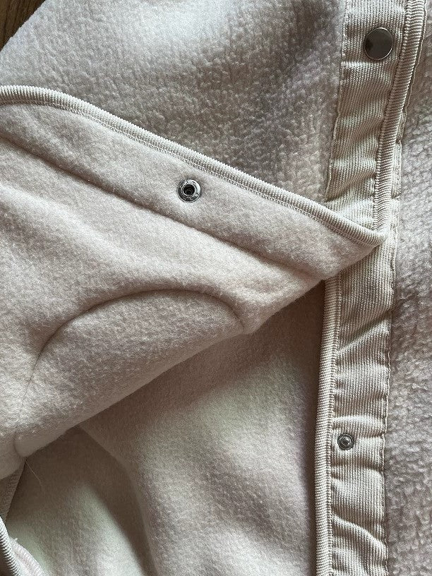 Stilla | Klassisk Oversized Jakke Af Künstlamskindsproduktion med Hætte