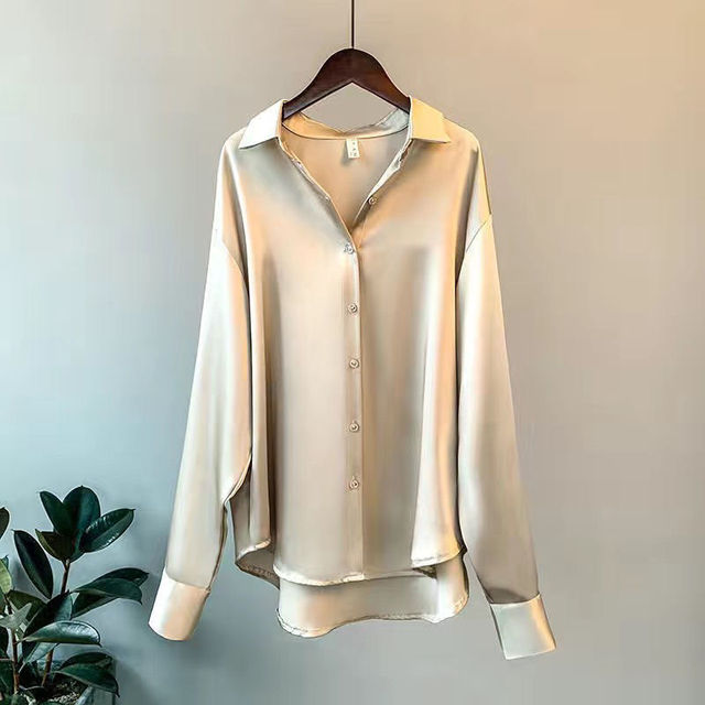 Stilla | Satinbluse med puffærmer