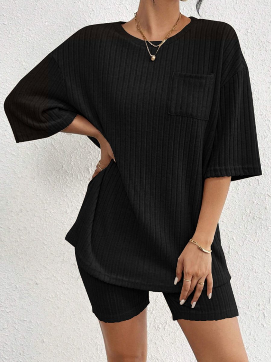 Stilla | Elegant Ribstrik Bluse Med Rund Halsudskæring Og Matchende Shorts