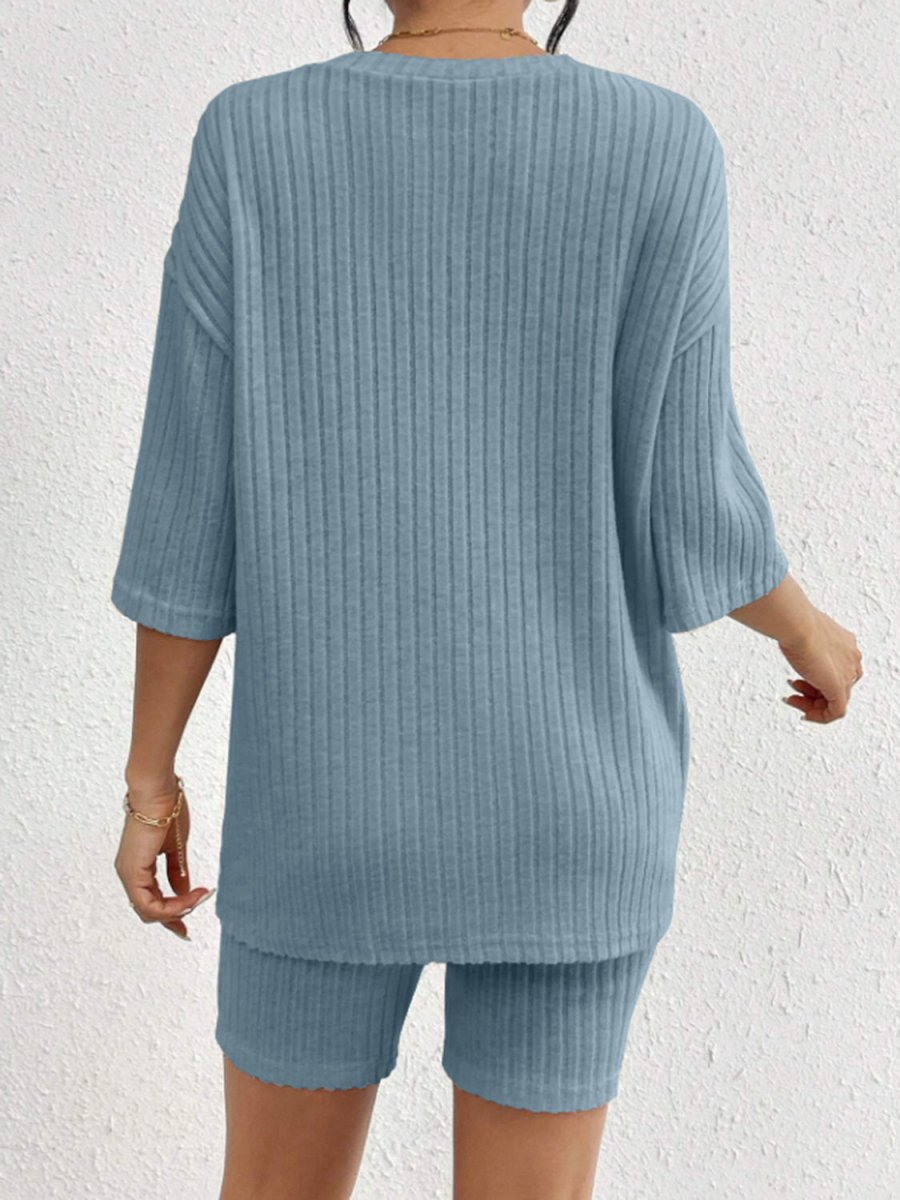 Stilla | Elegant sæt med skulderfri overdel i ribstrik og matchende shorts