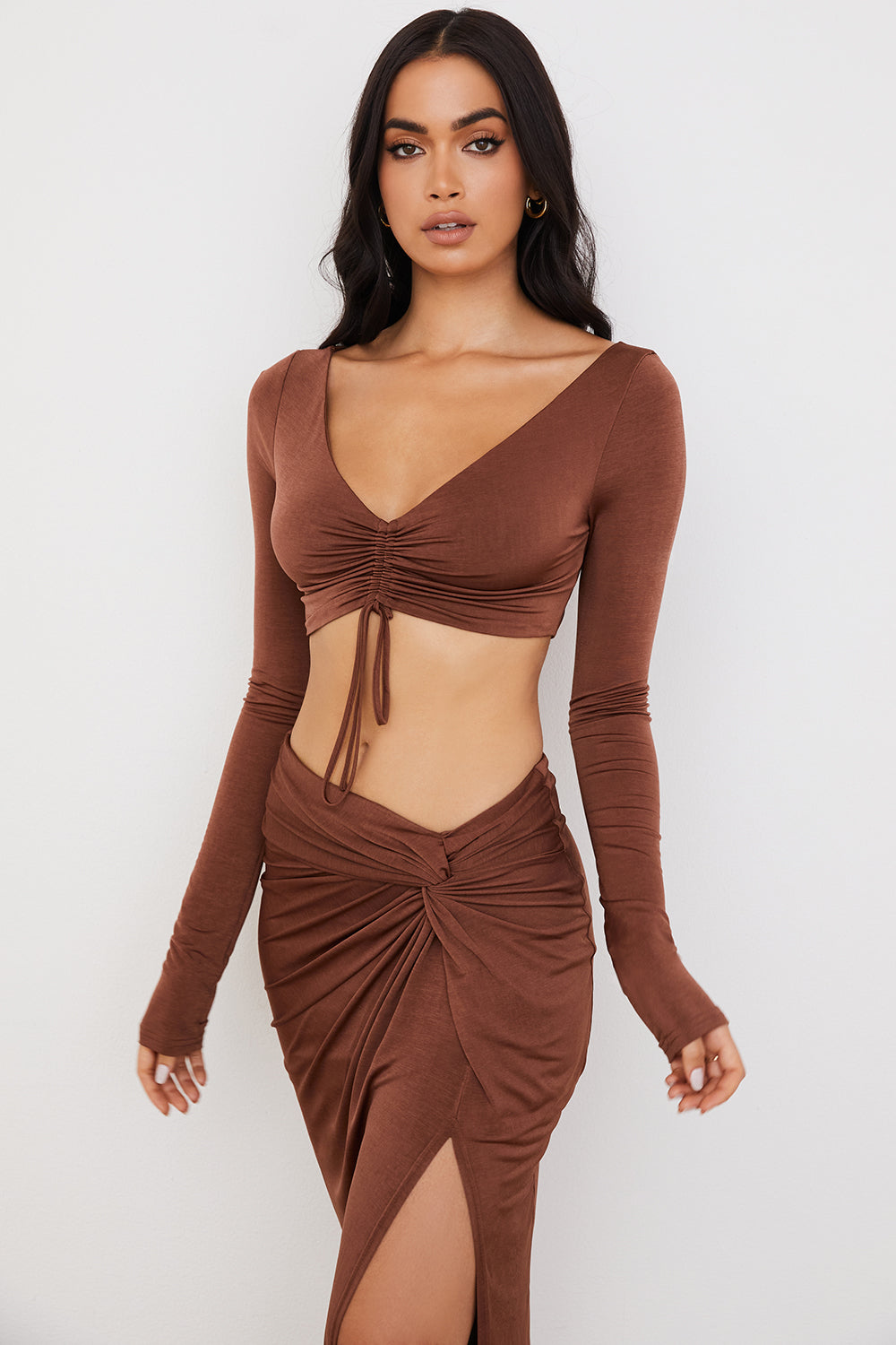 Stilla | Chokoladerynet Croptop Med Jersey Maxi Nederdel Med Snoet Front