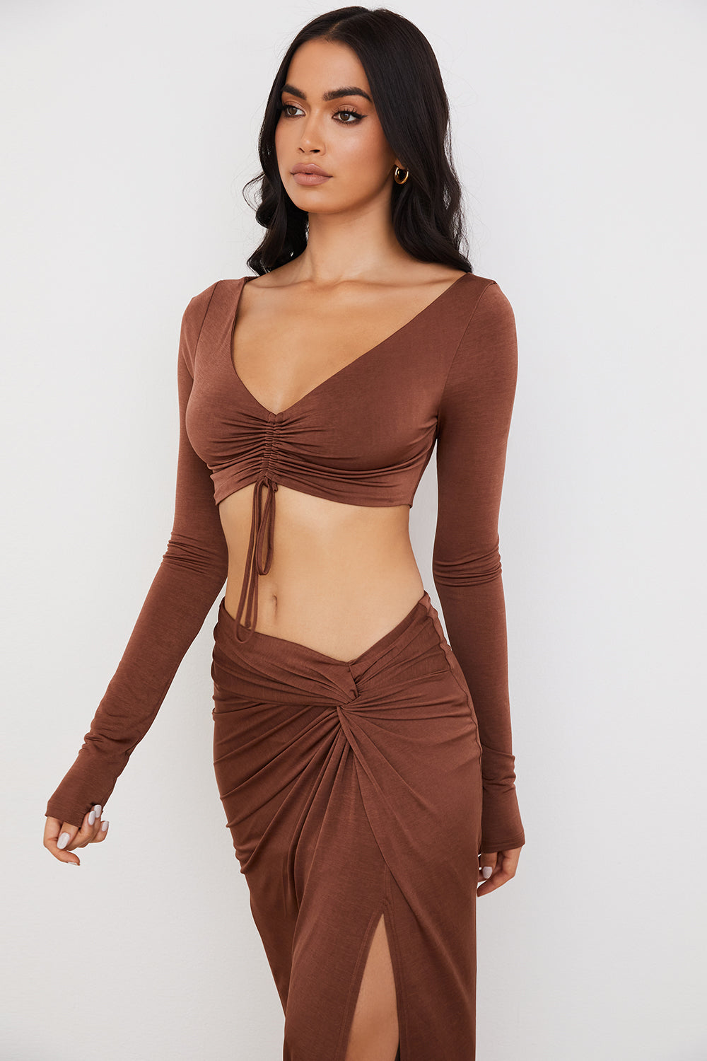 Stilla | Chokoladerynet Croptop Med Jersey Maxi Nederdel Med Snoet Front