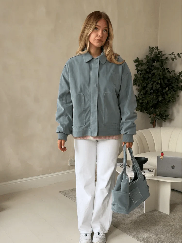 Stilla | Baby Blue Suede Bomberjakke