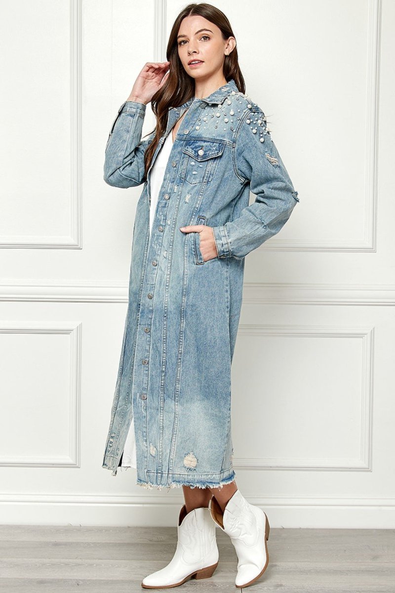 Stilla | Oversize Jeansjakke Med Rå Kanten og Perlemorsknapper
