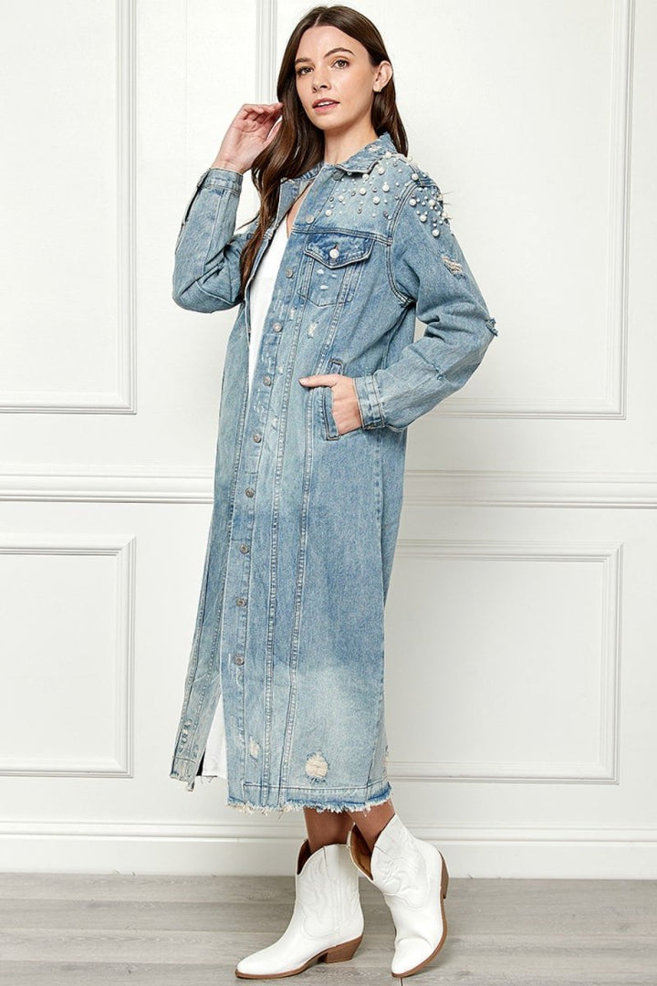 Stilla | Oversize Jeansjakke Med Rå Kanten og Perlemorsknapper