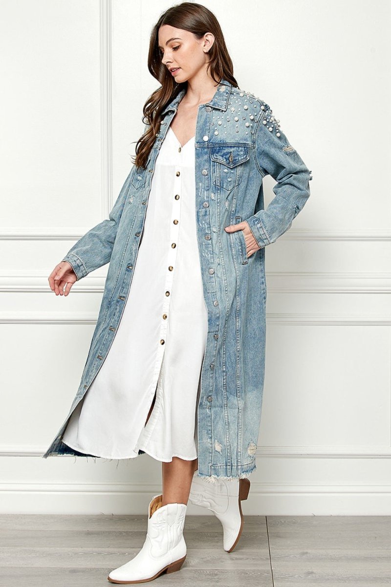 Stilla | Oversize Jeansjakke Med Rå Kanten og Perlemorsknapper