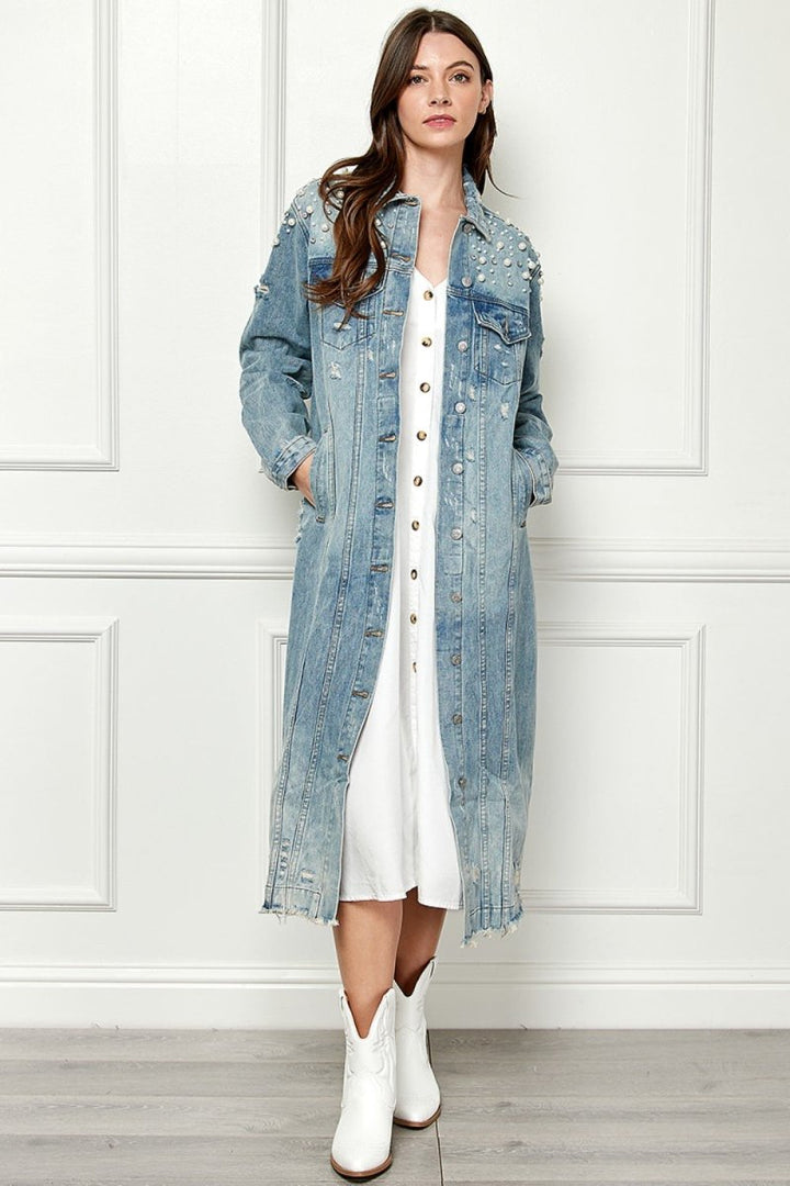 Stilla | Oversize Jeansjakke Med Rå Kanten og Perlemorsknapper