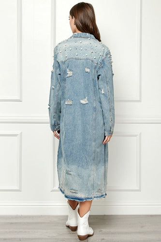 Stilla | Oversize Jeansjakke Med Rå Kanten og Perlemorsknapper