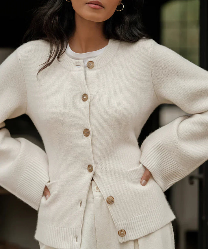 Stilla | Eleganter Wollstrickjacke Mit Knopfverschluss