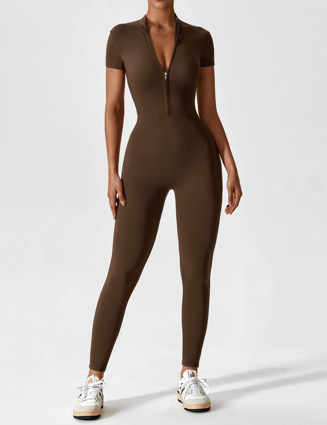 Stilla | Chic efterårs jumpsuit med stående krave og lynlås til kvinder