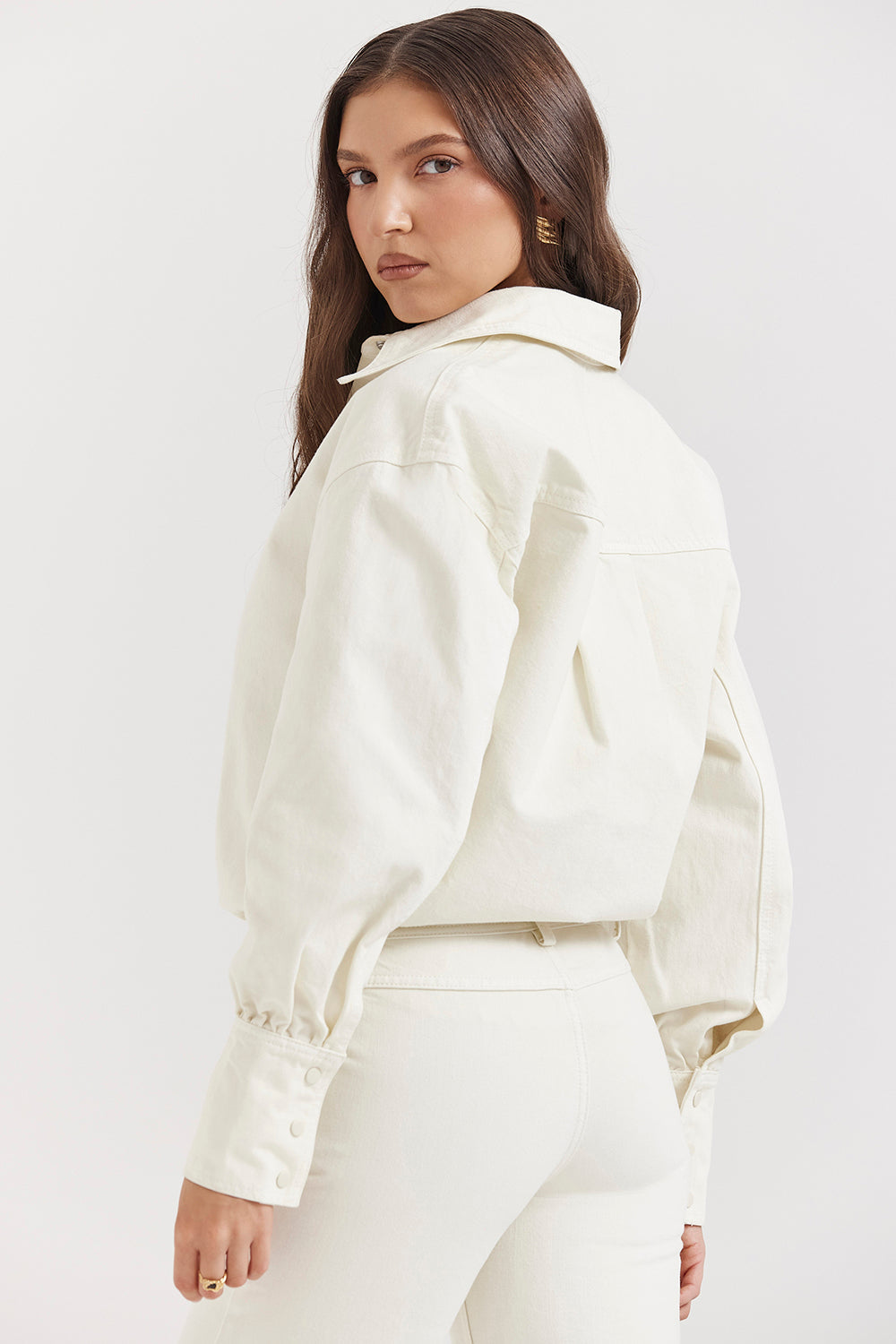 Stilla | Elfenbensfarvet Denimskjorte Med Brede Jeans Med Brede Ben